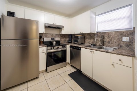 Copropriété à vendre à Sunrise, Floride: 2 chambres, 116.31 m2 № 1921549 - photo 13