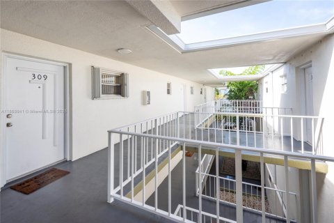 Copropriété à vendre à Sunrise, Floride: 2 chambres, 116.31 m2 № 1921549 - photo 29