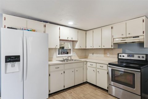House in Orlando, Florida 2 bedrooms, 91.6 sq.m. № 2198420 - photo 9