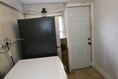 Commercial property in Miami, Florida 153.47 sq.m. № 2079661 - photo 11