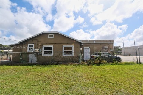 Commercial property in Miami, Florida 153.47 sq.m. № 2079661 - photo 15