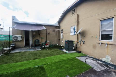 Commercial property in Miami, Florida 153.47 sq.m. № 2079661 - photo 14