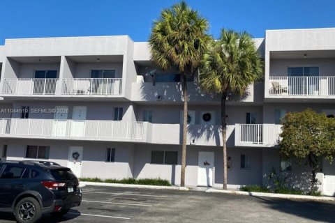 Condo in Hialeah, Florida, 2 bedrooms  № 2001070