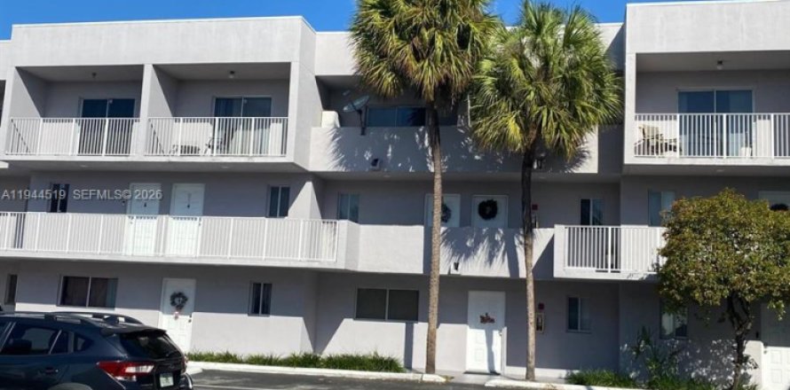 Condo in Hialeah, Florida, 2 bedrooms  № 2001070