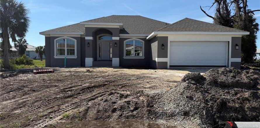 House in Rotonda, Florida 4 bedrooms, 216.46 sq.m. № 1521973