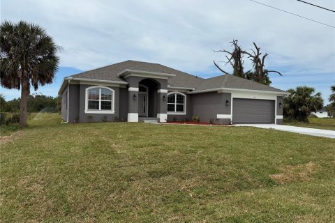 House in Rotonda, Florida 4 bedrooms, 216.46 sq.m. № 1521973 - photo 3