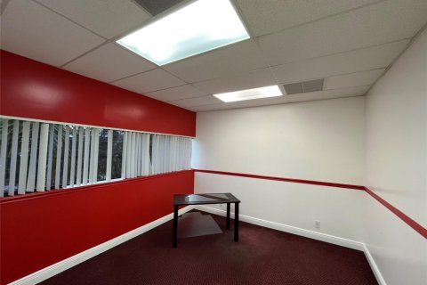 Propiedad comercial en alquiler en Margate, Florida № 929988 - foto 1