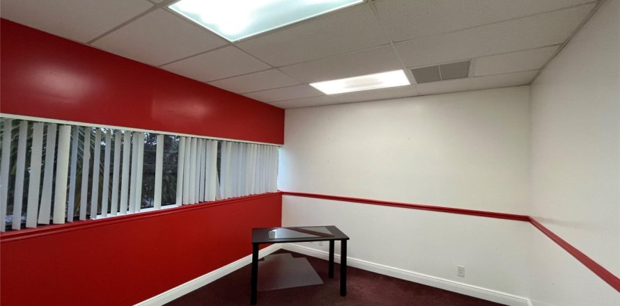 Propiedad comercial en Margate, Florida № 929988