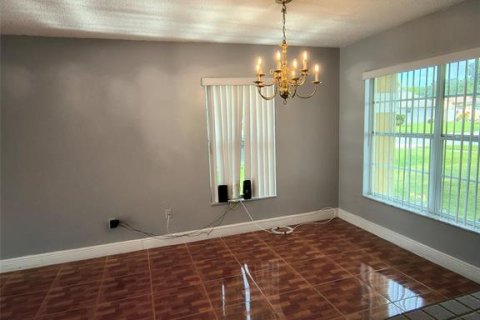 House in Orlando, Florida 4 bedrooms, 202.81 sq.m. № 1882781 - photo 22