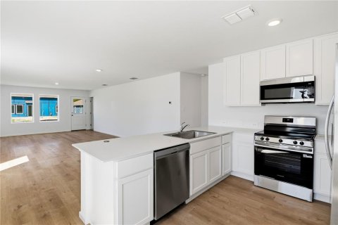 Villa ou maison à louer à Kissimmee, Floride: 4 chambres, 148.64 m2 № 2402838 - photo 4