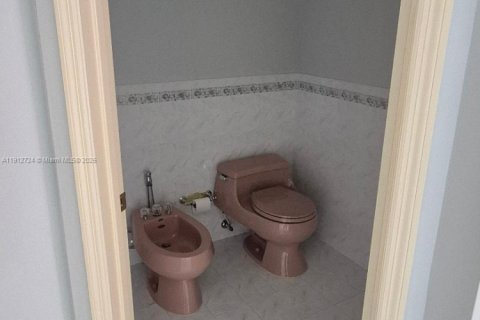 Villa ou maison à vendre à Miami, Floride: 3 chambres, 197.42 m2 № 1968590 - photo 16