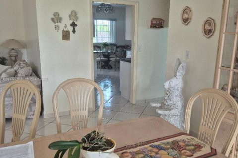 Villa ou maison à vendre à Miami, Floride: 3 chambres, 197.42 m2 № 1968590 - photo 5