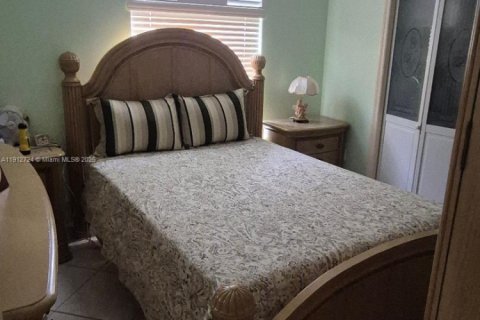 Villa ou maison à vendre à Miami, Floride: 3 chambres, 197.42 m2 № 1968590 - photo 11