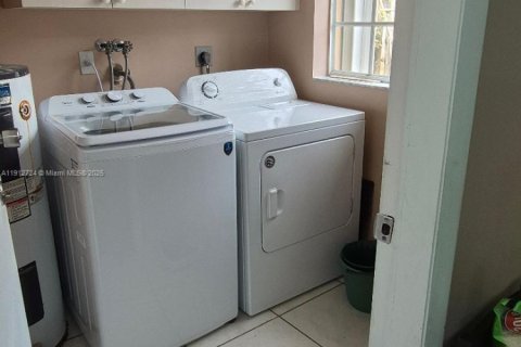 Villa ou maison à vendre à Miami, Floride: 3 chambres, 197.42 m2 № 1968590 - photo 12