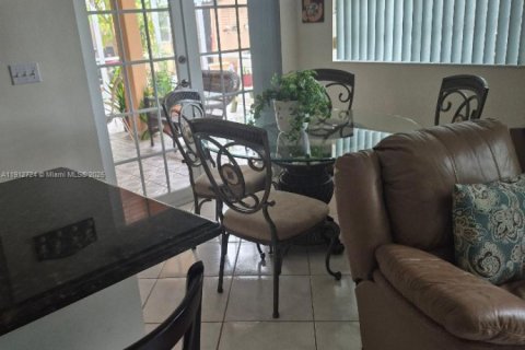Villa ou maison à vendre à Miami, Floride: 3 chambres, 197.42 m2 № 1968590 - photo 6