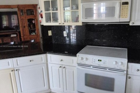 Villa ou maison à vendre à Miami, Floride: 3 chambres, 197.42 m2 № 1968590 - photo 9