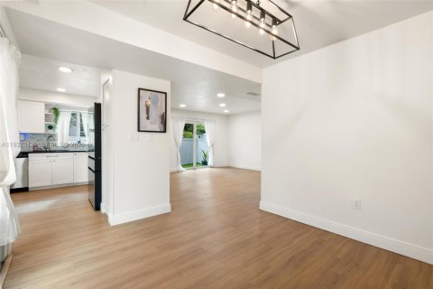 Adosado en alquiler en Miami, Florida, 3 dormitorios, 117.99 m2 № 1996658 - foto 6