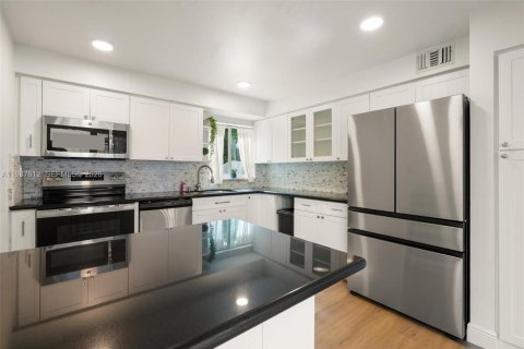 Adosado en alquiler en Miami, Florida, 3 dormitorios, 117.99 m2 № 1996658 - foto 4