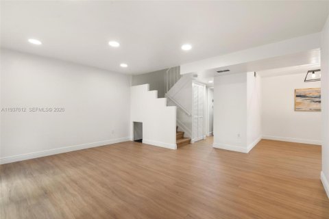 Adosado en alquiler en Miami, Florida, 3 dormitorios, 117.99 m2 № 1996658 - foto 18