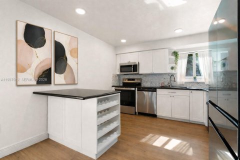 Adosado en alquiler en Miami, Florida, 3 dormitorios, 117.99 m2 № 1996658 - foto 5