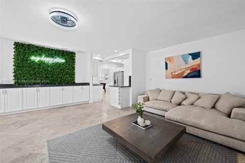 Снять в аренду виллу или дом в Форт-Лодердейл, Флорида 5 спален, 244.43м2, № 1957785 - фото 30