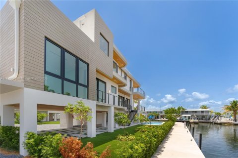 House in Key Largo, Florida 5 bedrooms, 415.55 sq.m. № 2021014 - photo 3