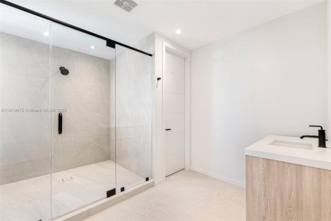 House in Key Largo, Florida 5 bedrooms, 415.55 sq.m. № 2021014 - photo 25