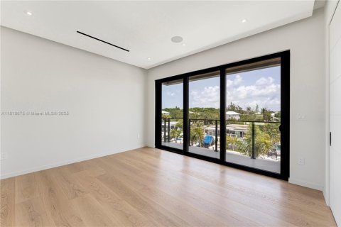 House in Key Largo, Florida 5 bedrooms, 415.55 sq.m. № 2021014 - photo 24