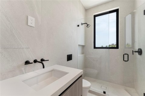 House in Key Largo, Florida 5 bedrooms, 415.55 sq.m. № 2021014 - photo 27