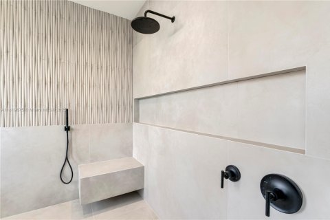 House in Key Largo, Florida 5 bedrooms, 415.55 sq.m. № 2021014 - photo 22