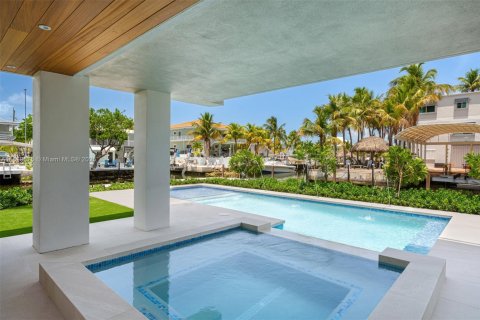 House in Key Largo, Florida 5 bedrooms, 415.55 sq.m. № 2021014 - photo 5