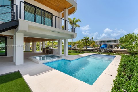 House in Key Largo, Florida 5 bedrooms, 415.55 sq.m. № 2021014 - photo 4