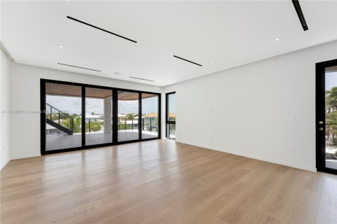 House in Key Largo, Florida 5 bedrooms, 415.55 sq.m. № 2021014 - photo 18