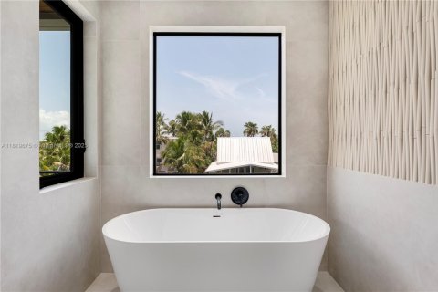 House in Key Largo, Florida 5 bedrooms, 415.55 sq.m. № 2021014 - photo 23