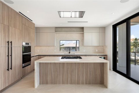 House in Key Largo, Florida 5 bedrooms, 415.55 sq.m. № 2021014 - photo 12