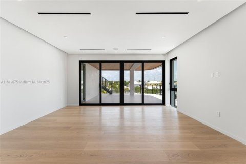 House in Key Largo, Florida 5 bedrooms, 415.55 sq.m. № 2021014 - photo 19