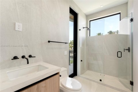 House in Key Largo, Florida 5 bedrooms, 415.55 sq.m. № 2021014 - photo 17