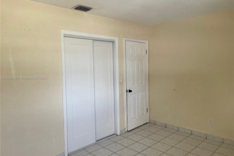 House in North Lauderdale, Florida 2 bedrooms, 85.38 sq.m. № 1794474 - photo 11