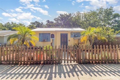 House in Mims, Florida 2 bedrooms, 73.02 sq.m. № 1832918 - photo 1