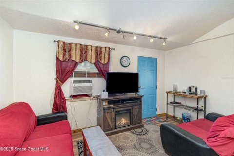 House in Mims, Florida 2 bedrooms, 73.02 sq.m. № 1832918 - photo 4