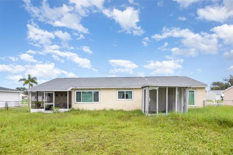 Villa ou maison à vendre à North Port, Floride: 2 chambres, 109.16 m2 № 1903554 - photo 17