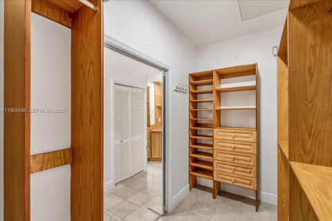 Купить виллу или дом в Майами-Лейкс, Флорида 4 спальни, 223.34м2, № 2027111 - фото 15