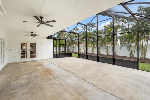 Купить виллу или дом в Майами-Лейкс, Флорида 4 спальни, 223.34м2, № 2027111 - фото 11