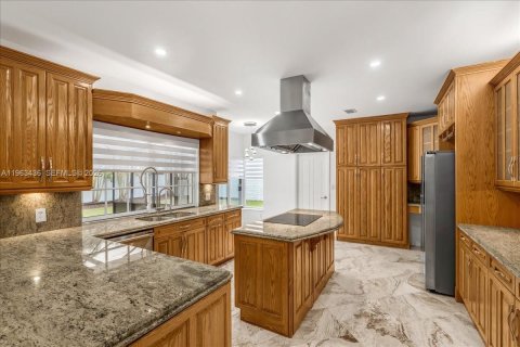 Купить виллу или дом в Майами-Лейкс, Флорида 4 спальни, 223.34м2, № 2027111 - фото 28