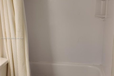 Condominio en alquiler en Davie, Florida, 2 dormitorios, 92.9 m2 № 2025645 - foto 17