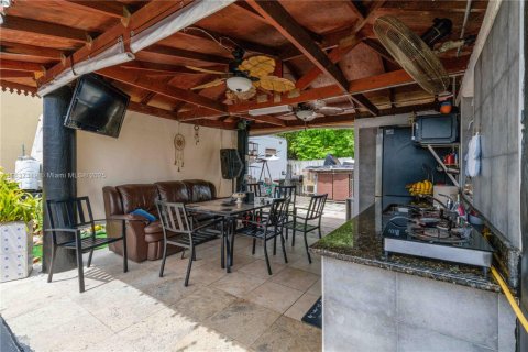 Casa en venta en Hialeah, Florida, 4 dormitorios, 114.46 m2 № 1830711 - foto 30