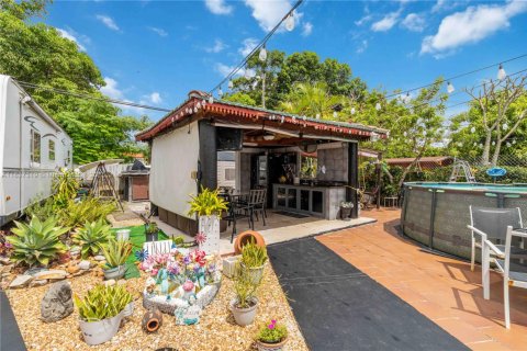Casa en venta en Hialeah, Florida, 4 dormitorios, 114.46 m2 № 1830711 - foto 5