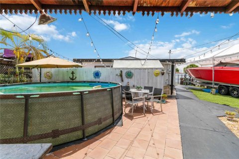 Casa en venta en Hialeah, Florida, 4 dormitorios, 114.46 m2 № 1830711 - foto 27