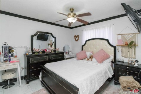 Casa en venta en Hialeah, Florida, 4 dormitorios, 114.46 m2 № 1830711 - foto 21