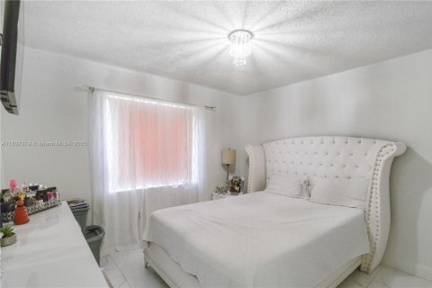 Casa en venta en Hialeah, Florida, 4 dormitorios, 114.46 m2 № 1830711 - foto 17